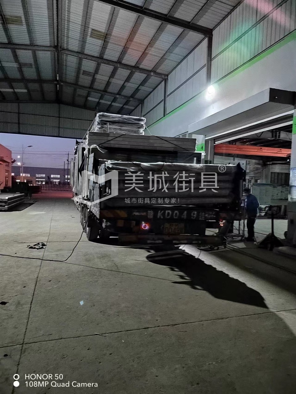 2022.10.18美城街具供應(yīng)臺(tái)州第三、四車候車亭發(fā)貨記錄